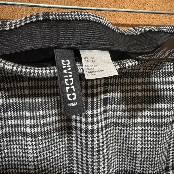 H&M Black and White Checkered Mini Skirt - Picture 2 of 2